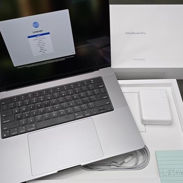 MacBook Pro 2023 - 16 inch - 2 TB, Gray, 64 GB, Apple M2 Max