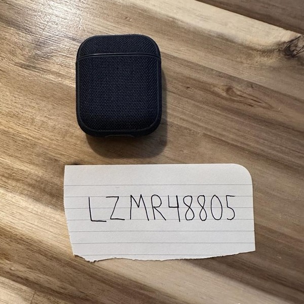 Apple AirPods 2nd Gen - Lightning Case