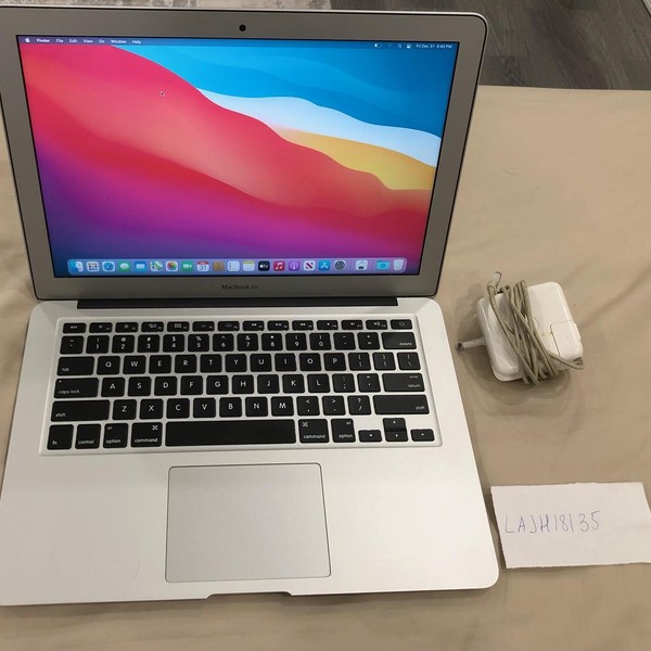MacBook Air 2017 - 13 inch - 256 GB, Silver, 8 GB, Intel Core i5