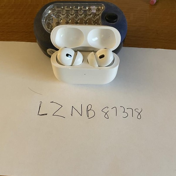 Apple AirPods Pro 2 - Lightning