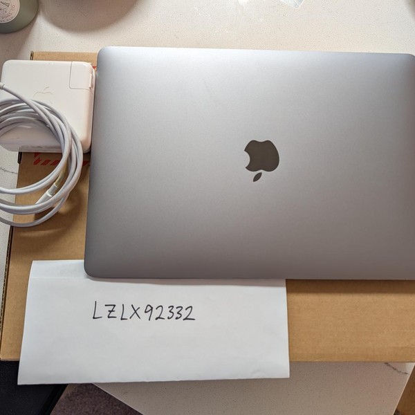 MacBook Air 2020 - 13 inch - 256 GB, Gray, 8 GB, Apple M1