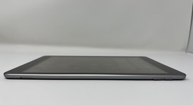 Mint
													Apple iPad 5th Gen - Unlocked, Gray, 32 GB, A1823, photo 6 of 6