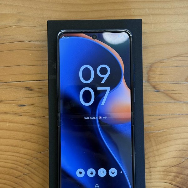 Motorola Razr (2025) - Unlocked, 256 GB, Blue, 8 GB