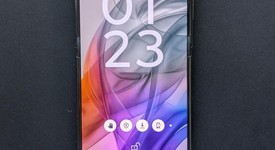 Mint
													Motorola Razr (2024) - Unlocked, Gray, 256 GB, 8 GB, photo 1 of 12