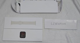 New
													Apple Watch SE 3rd Gen 40mm - Starlight, A3324 - GPS, photo 2 of 3