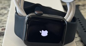 Good
													Apple Watch SE 1st Gen 40mm - Verizon, Gray, A2353 - Cellular, Aluminum, photo 1 of 8