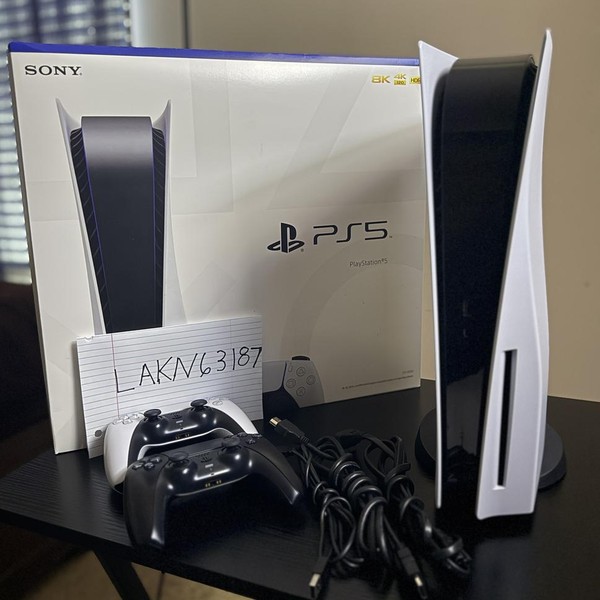 PlayStation 5 Standard Edition (2020) - 825 GB, White, Standard Edition
