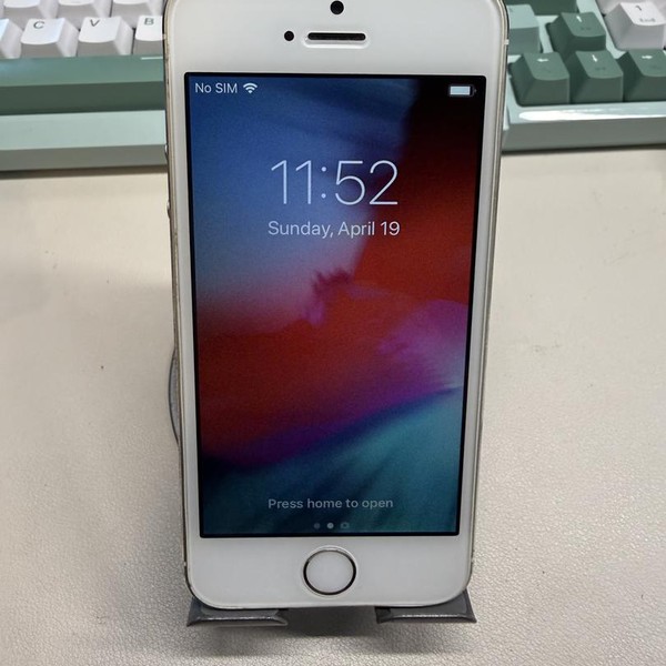 Apple iPhone 5S - Unlocked, 32 GB, Silver, A1533, GSM