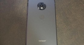 Mint
													Moto Z4 - Verizon, Gray, 128 GB, 4 GB, photo 3 of 7