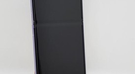 Good
													Samsung Galaxy Z Flip3 5G - Unlocked Non-US, Lavender, 256 GB, 8 GB, SM-F711B, photo 4 of 8