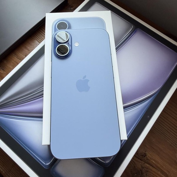 Apple iPhone 17 - Unlocked, 256 GB, Mist Blue, A3258