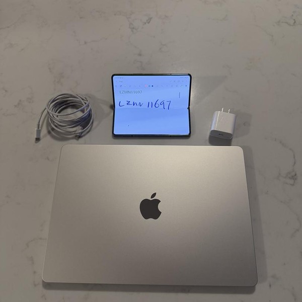MacBook Air 2024 (M3) - 15 inch - Apple M3, Starlight, 256 GB, 8 GB, 10-core GPU