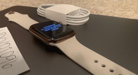 Mint
													Apple Watch Series 4 44mm - Unlocked, Gold, A1976 - Cellular, Stainless, photo 2 of 6
