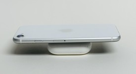 Good
													Apple iPhone SE 2nd Gen 2020 - Unlocked, White, 64 GB, A2275, photo 4 of 10
