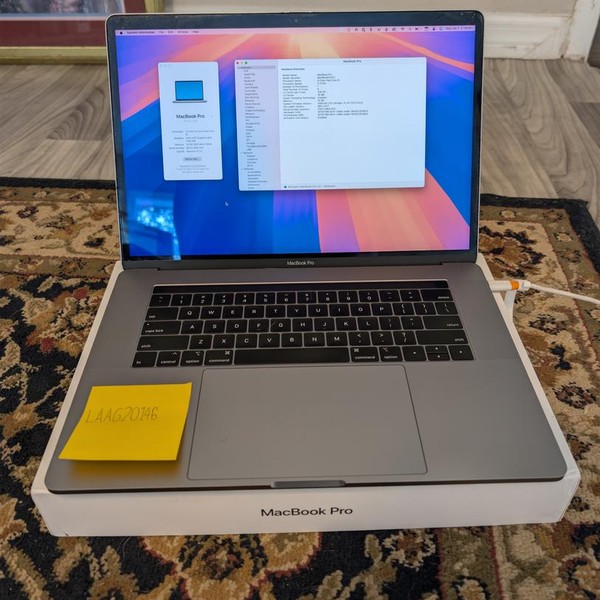 MacBook Pro 2019 - 15 inch - 512 GB, Gray, 16 GB, Intel Core i9