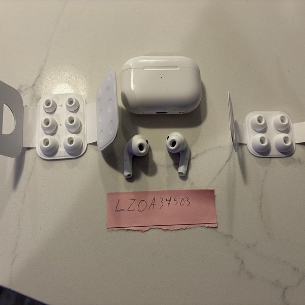 Apple AirPods Pro - Wireless Case