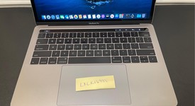 Good
													MacBook Pro 2017 (With Touch Bar) - 13" - I7, Gray, 512 GB, 16 GB, photo 3 of 9