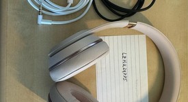 Used
													Beats Solo3 - Rose Gold, photo 4 of 4