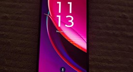 Mint
													Motorola Razr Plus (2023) - Unlocked, Magenta, 256 GB, 8 GB, photo 3 of 9