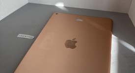 Fair
													Apple iPad 8th Gen - Wi-Fi, Gold, 128 GB, A2270, photo 4 of 5
