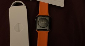 Good
													Apple Watch SE 1st Gen 40mm - Unlocked, Gray, A2353 - Cellular, Aluminum, photo 3 of 4