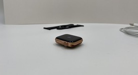 Good
													Apple Watch Series 5 40mm - Unlocked, Gold, A2094 Cellular, Aluminum, photo 3 of 5