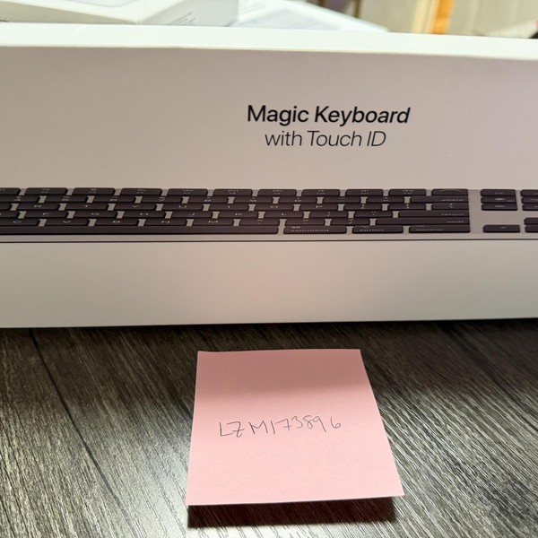 Apple Magic Keyboard - Touch ID and Numeric Keypad - Black