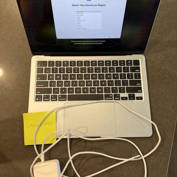 MacBook Air 2025 (M4) - 13 inch - 256 GB, Sky Blue, 16 GB, Apple M4