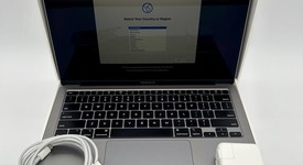 Good
													MacBook Air 2020 - 13" - I7, Gray, 1 TB, 16 GB, photo 2 of 17