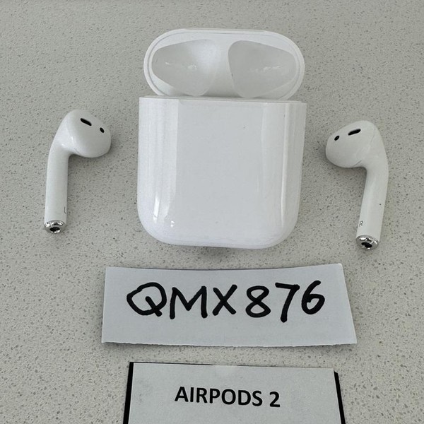 Apple AirPods (2nd Gen) - Lightning Case