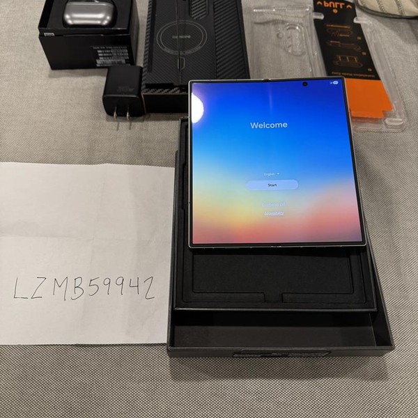 Samsung Galaxy Z Fold7 - Verizon, 512 GB, Silver Shadow, 12 GB, SM-F966U