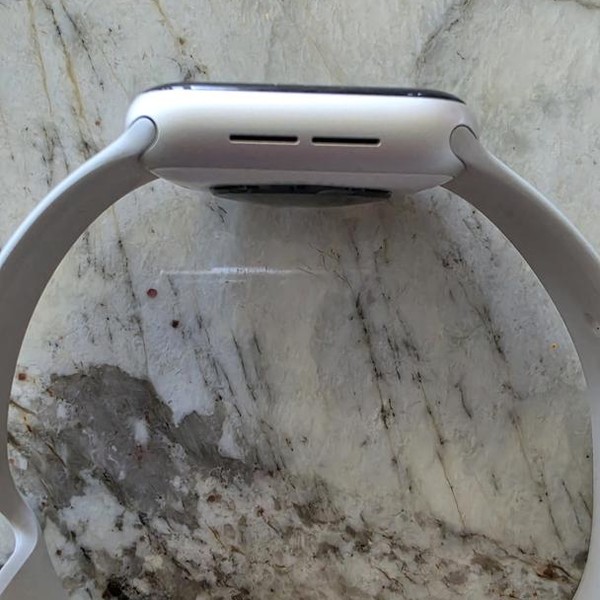 Apple Watch SE 2nd Gen 40mm - Starlight, A2722 - GPS, Aluminum