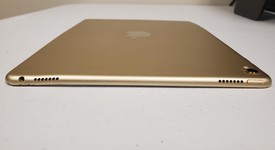 Fair
													Apple iPad Pro 9.7" - Wi-Fi, Gold, 128 GB, A1673, photo 4 of 7