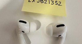Used
													Apple AirPods Pro 1st Gen - Wireless Case, photo 3 of 4