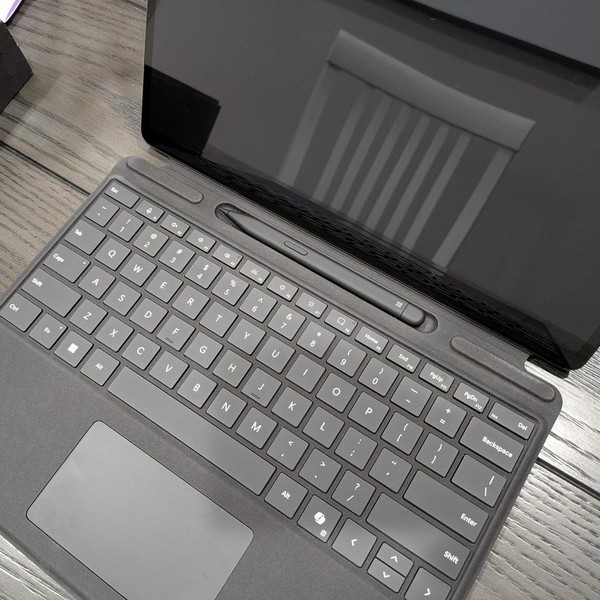 Microsoft Surface Pro 11 - 512 GB, Black, 16 GB, Snapdragon X Elite