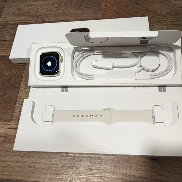 Apple Watch SE 3rd Gen 40mm - Starlight, A3324 - GPS