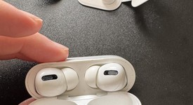 Used
													Apple AirPods Pro - MagSafe Case, photo 5 of 7