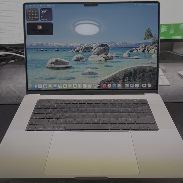 MacBook Pro 2021 - 16 inch - 8 TB, Silver, 64 GB, Apple M1 Max