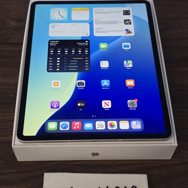 Apple iPad Air 13 inch (M3) 2025 - Unlocked, 256 GB, Starlight