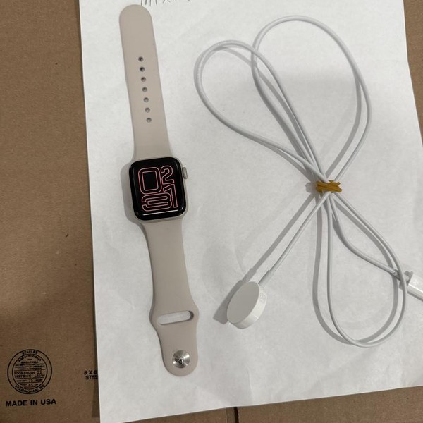 Apple Watch SE 2nd Gen 40mm - Unlocked, Silver, A2726 - Cellular, Aluminum