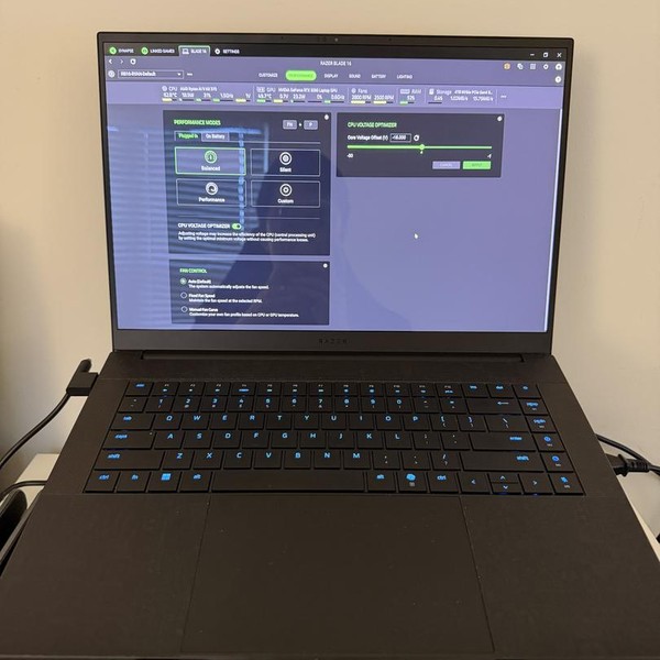 Razer Blade 16 inch (2025) - 2 TB, Black, 32 GB, AMD Ryzen AI 9