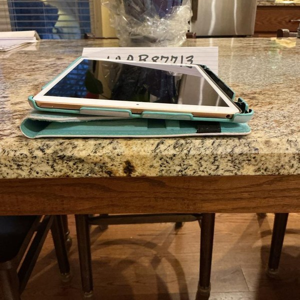 Apple iPad Air 3rd Gen - Wi-Fi, Gold, 64 GB