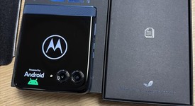 Mint
													Motorola Razr (2025) - Unlocked, Blue, 256 GB, 8 GB, photo 3 of 6