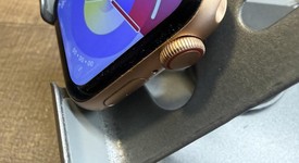 Fair
													Apple Watch SE 1st Gen 40mm - Unlocked, Gold, A2353 - Cellular, Aluminum, photo 2 of 6