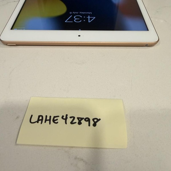 Apple iPad (8th Gen) - Wi-Fi, 32 GB, Gold, A2270