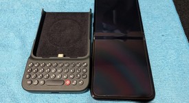 Good
													Motorola Razr Ultra (2025) - Unlocked, PANTONE Scarab, 1 TB, 16 GB, photo 3 of 13
