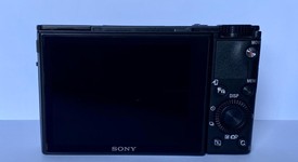 Mint
													Sony Cyber-shot RX100 IV, photo 3 of 10