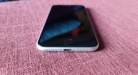 Good
													Apple iPhone SE 2nd Gen 2020 - Unlocked, White, 64 GB, A2275, photo 3 of 13