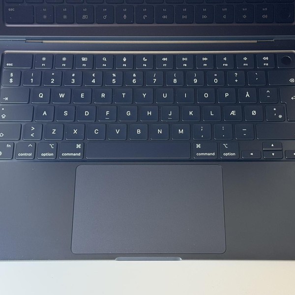 MacBook Air 2022 (M2) - 13 inch - 512 GB, Midnight, 8 GB, Apple M2