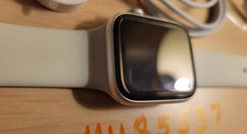 Good
													Apple Watch Series 5 44mm - Silver, A2093 - GPS, Aluminum, photo 1 of 3